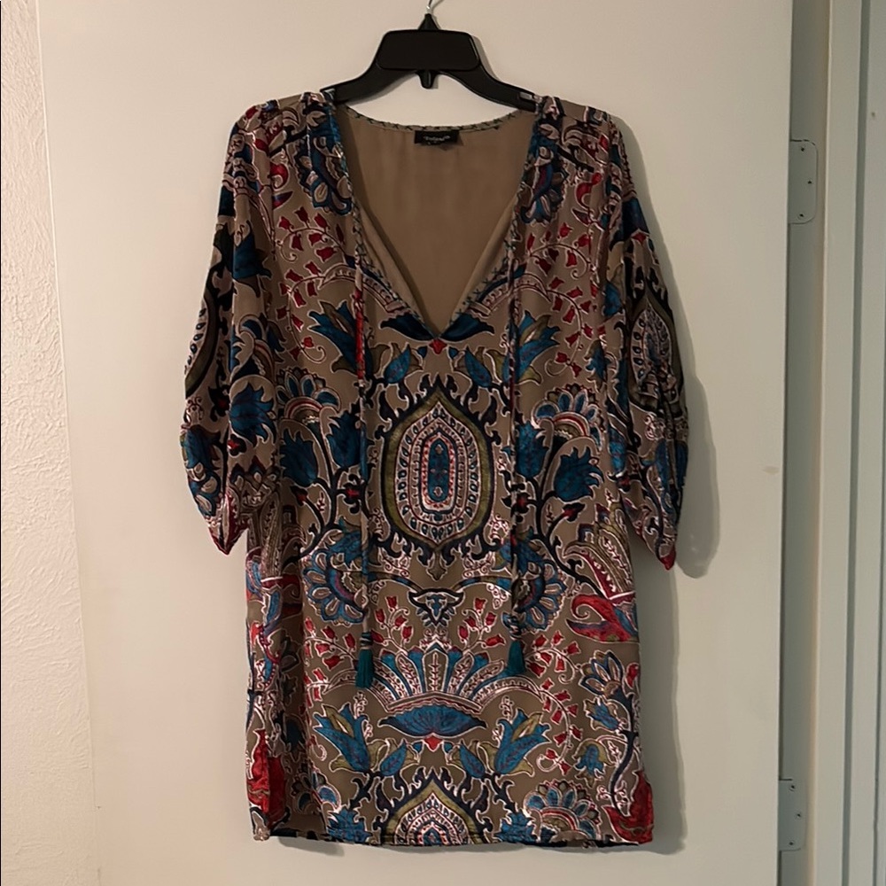 Vince Camuto Taupe Paisley V-Neck Tunic with Blue & Red Accents